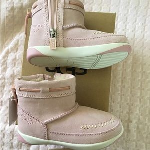 BNWT UGG for toddler size 8